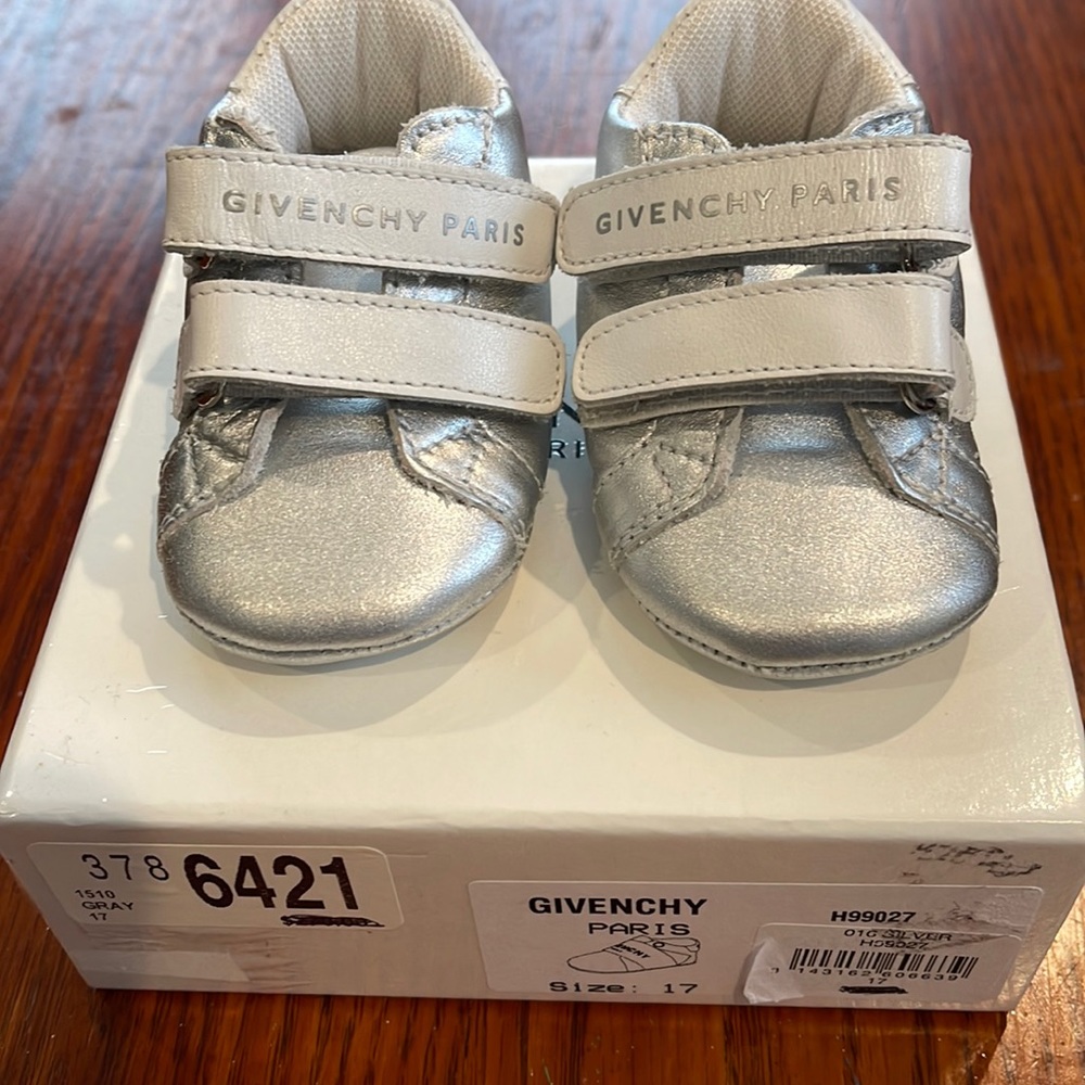 Givenchy Paris baby leather sneakers